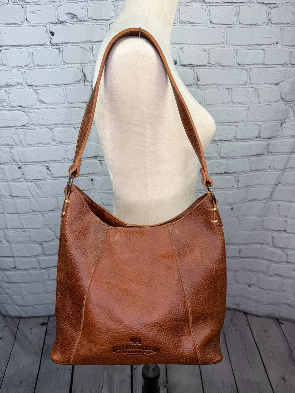 Buffalo Jackson WALKER LEATHER SHOULDER BAG - Picture 2 of 9